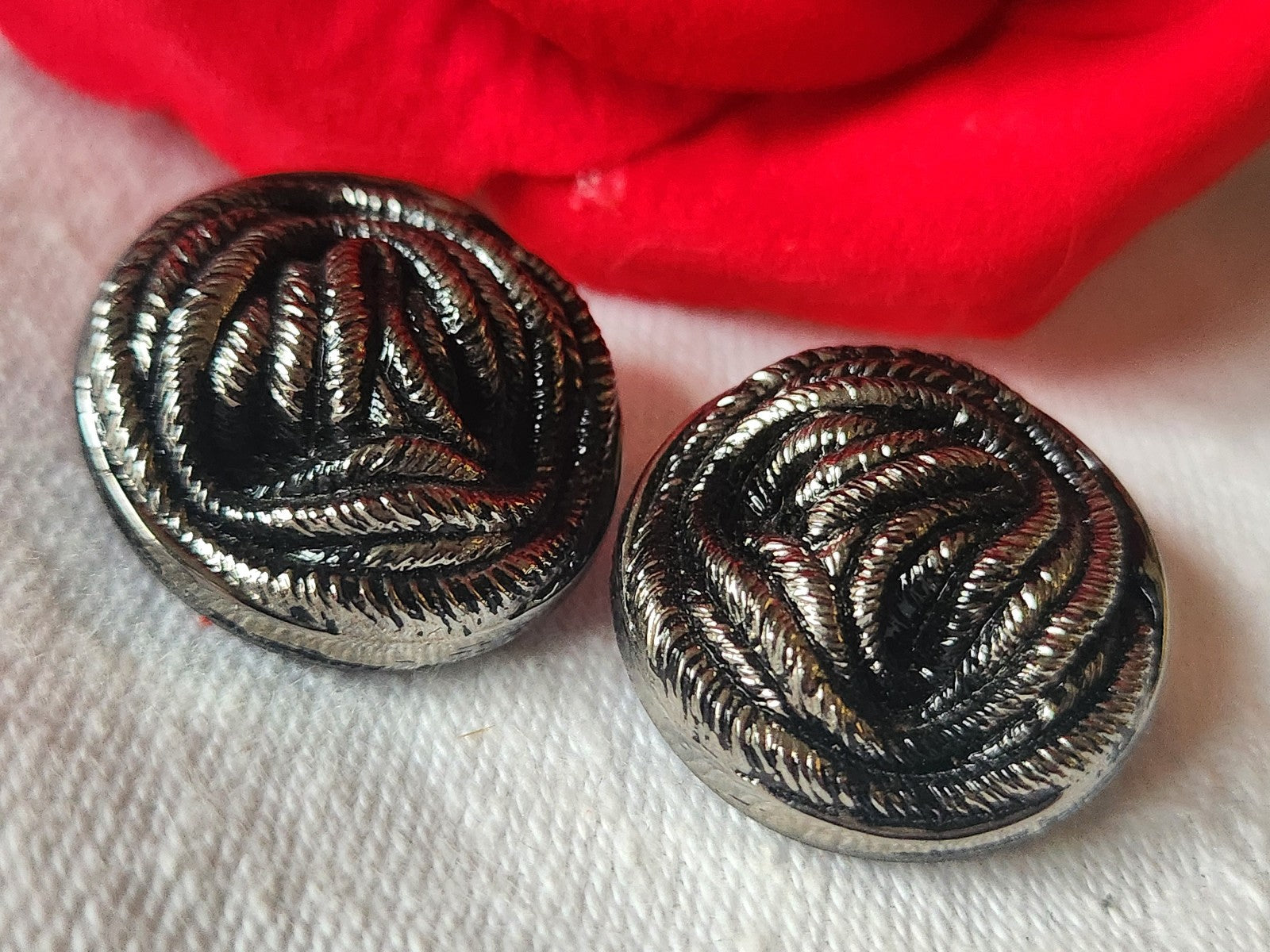 Duo boutons vintage  en verre noir argenté pied  2,2 cm G14F