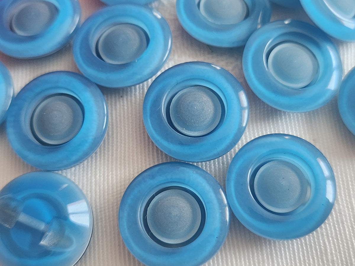Lot 14 petits boutons vintage bleu à pied deux tons 1,5 cm ref 6210