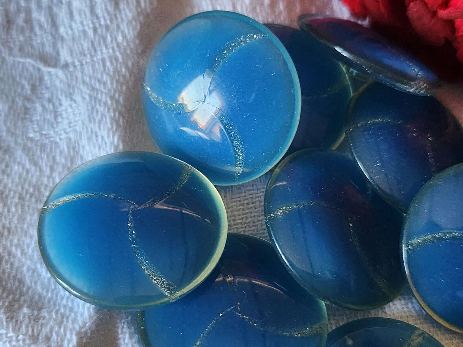 Lot 7 boutons vintage bleu liseré doré gros à pied 2,5 cm ref 3414