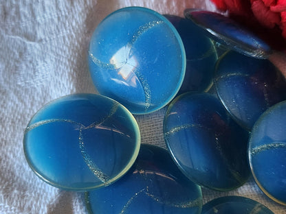 Lot 7 boutons vintage bleu liseré doré gros à pied 2,5 cm ref 3414