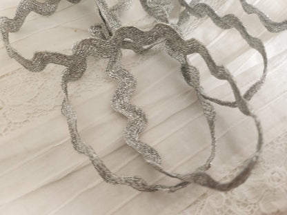 Serpentine ancienne dentelle galon argenté 3 mètres A2