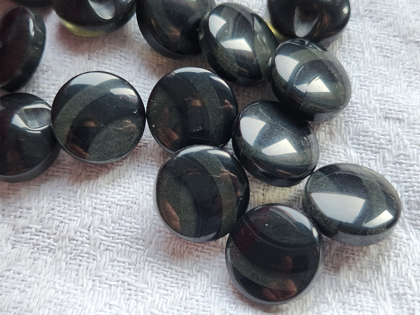Lot 16 boutons vintage inclusion noir gris pied 1,3 cm ref 3309