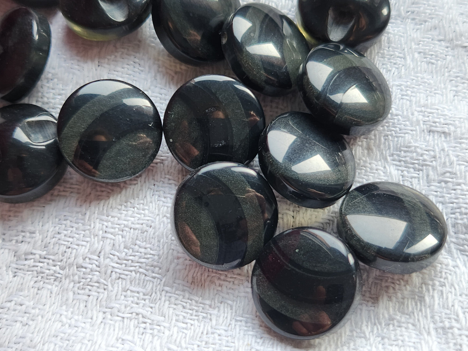 Lot 16 boutons vintage inclusion noir gris pied 1,3 cm ref 3309