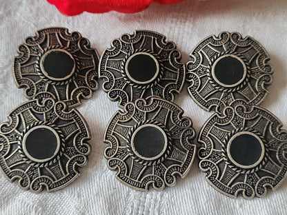 Lot 6 gros boutons vintage en métal argenté  3 cm pied ref 5135