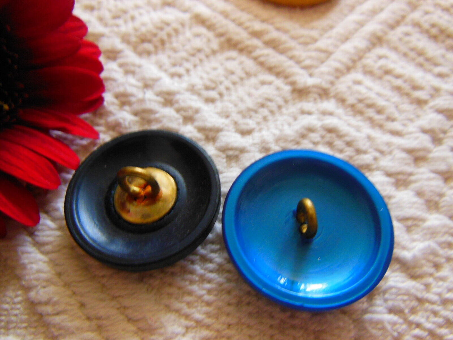 Duo boutons vintage à pied métal bleu  diamètre 2,6 cm D11P