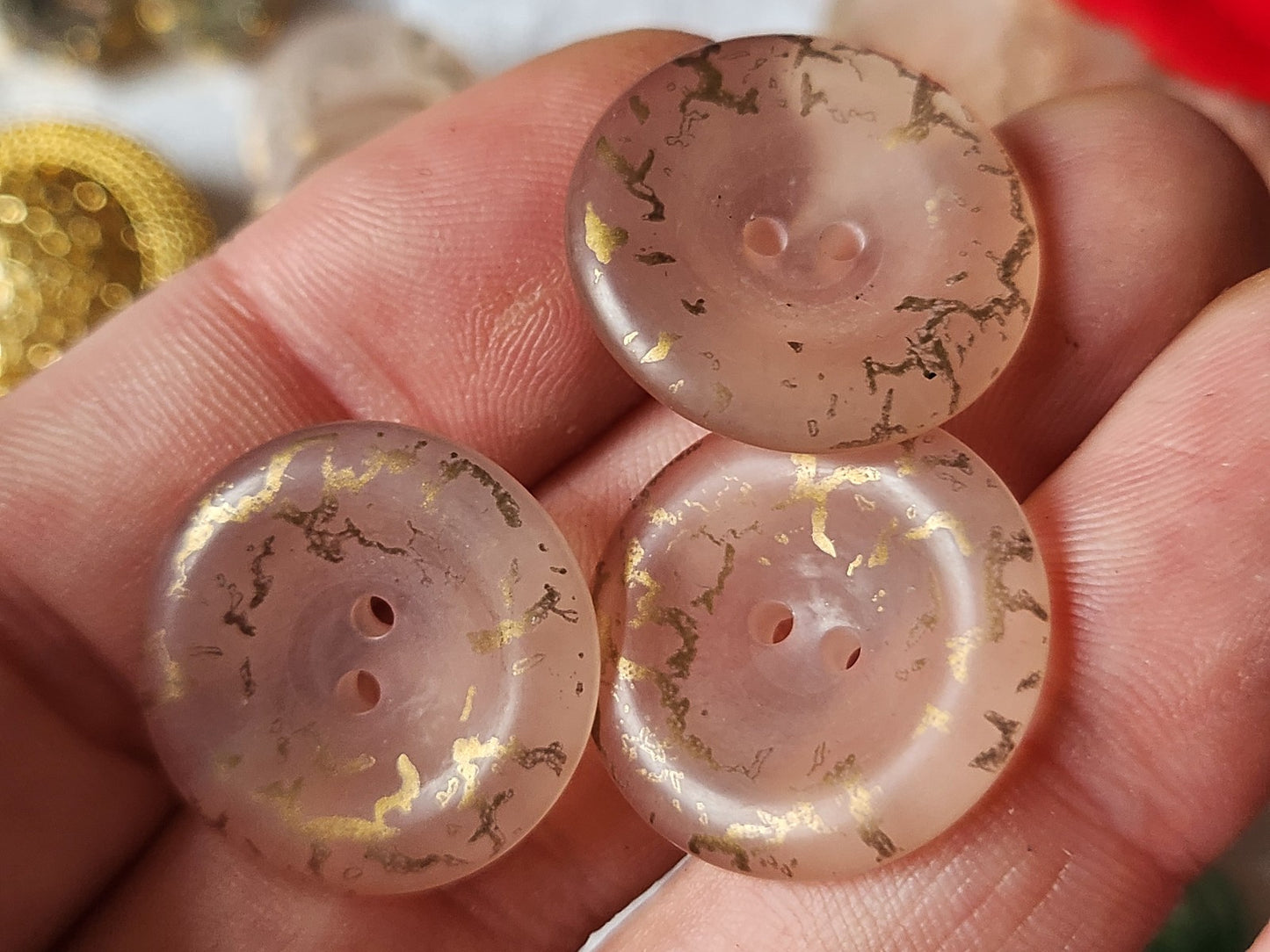 Lot 14 boutons vintage incurvé rose mat touche doré 2,2 cm ref 636