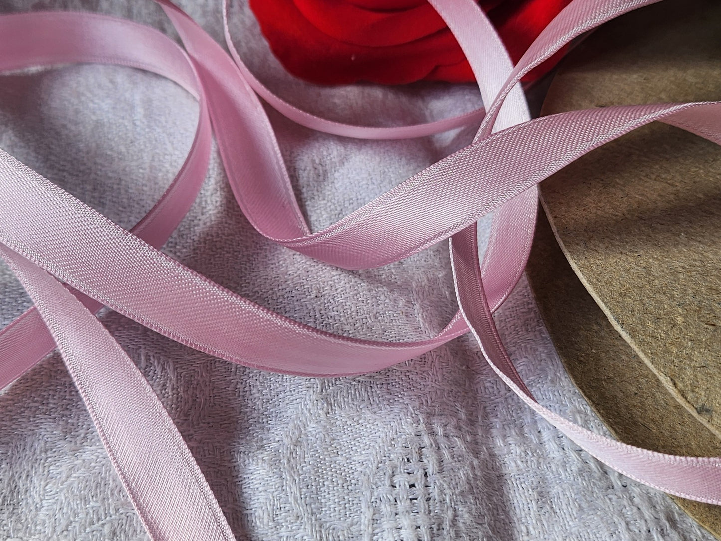 Ruban fin ancien rayonne rose 5 mètres sur 1 cm soie artificielle A4 n°33