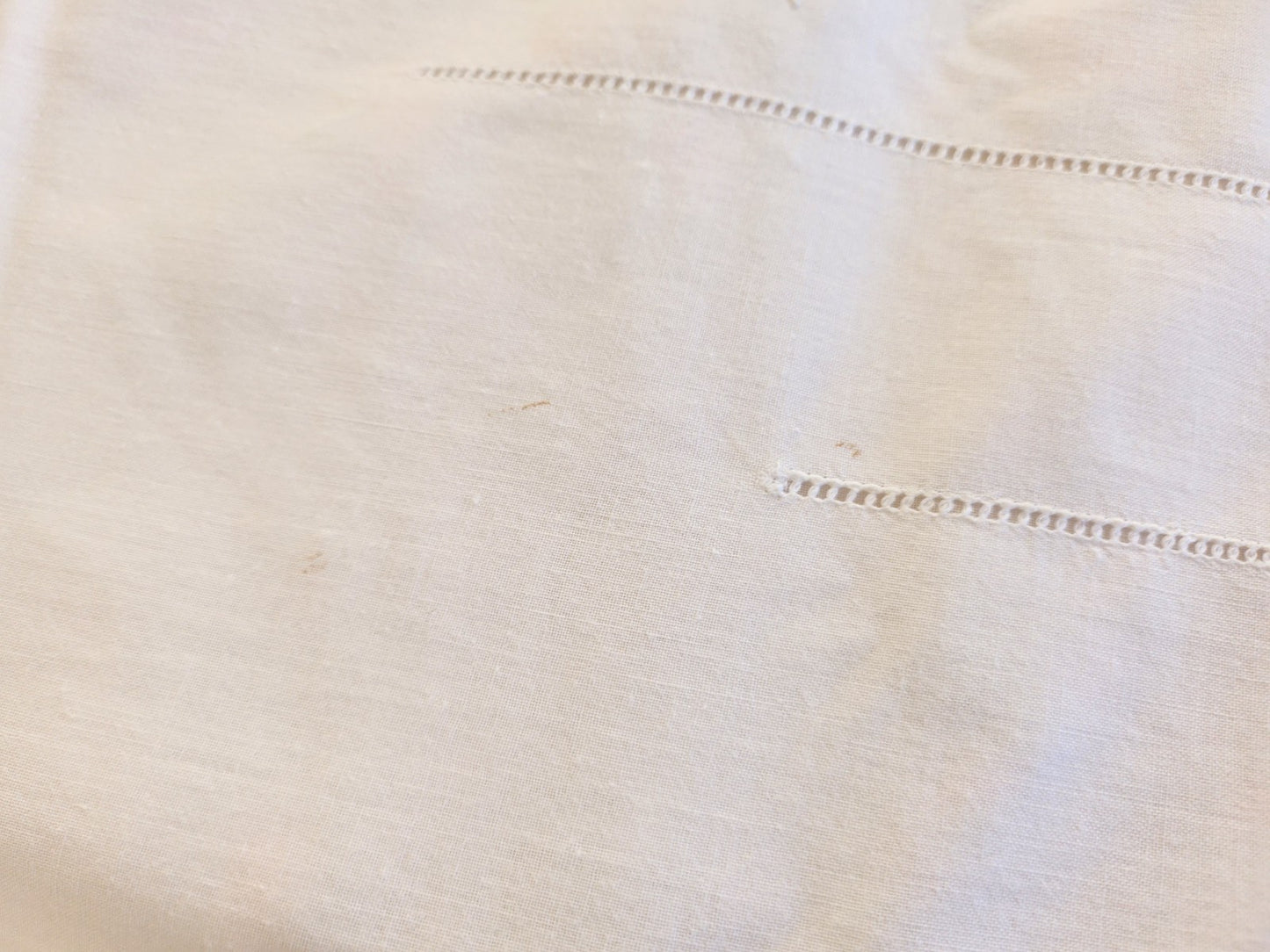 Ancienne housse d'édredon broderie froufrou petit jour B6