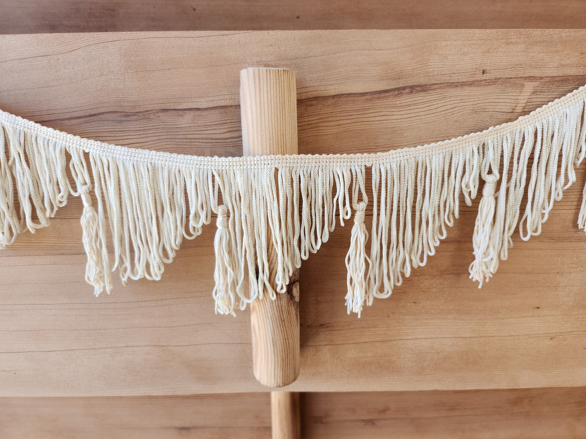 Galon vintage lumineux crème franges et pompons 1 métre 70 T2-17