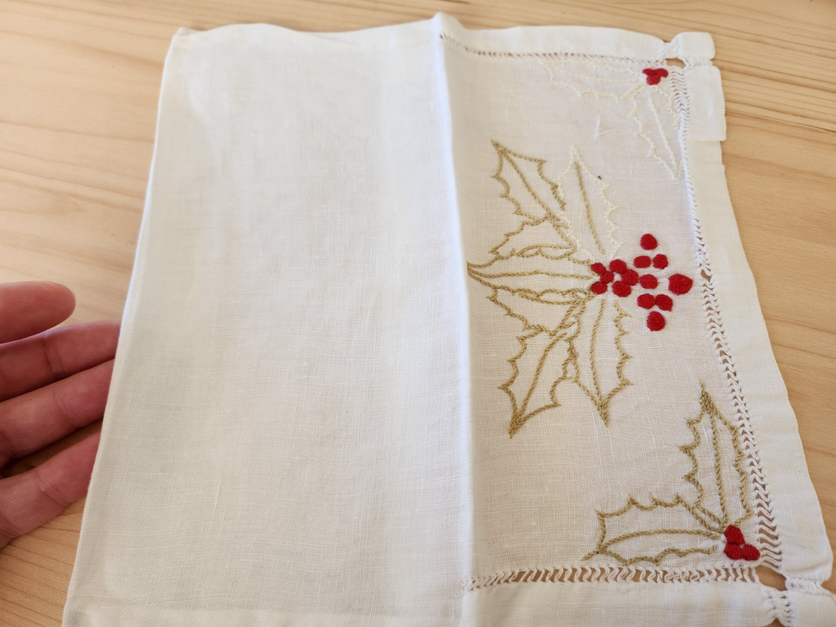 Ancien porte serviette  fait main decor de houx  pochette 12 cm sur 24 cm B8