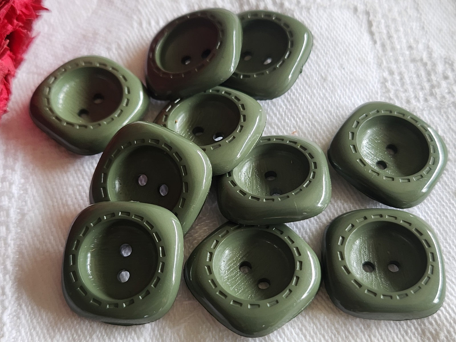Lot 10  boutons vintage vert à trous 1,8 cm ref 1172