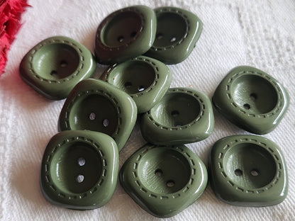 Lot 10  boutons vintage vert à trous 1,8 cm ref 1172