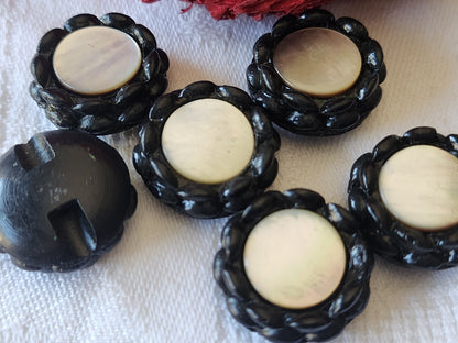 Lot 6 boutons anciens résine noir coeur en nacre à pied 2 cm ref 3384