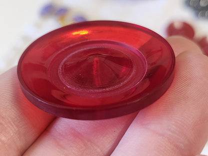 Gros bouton vintage rouge transparent pied laiton 3,9 mm ref 2384