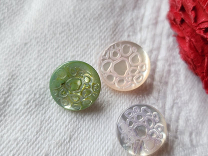 Trio petits boutons anciens en nacre alveole ciselé 1,1/1,2 cm G13A