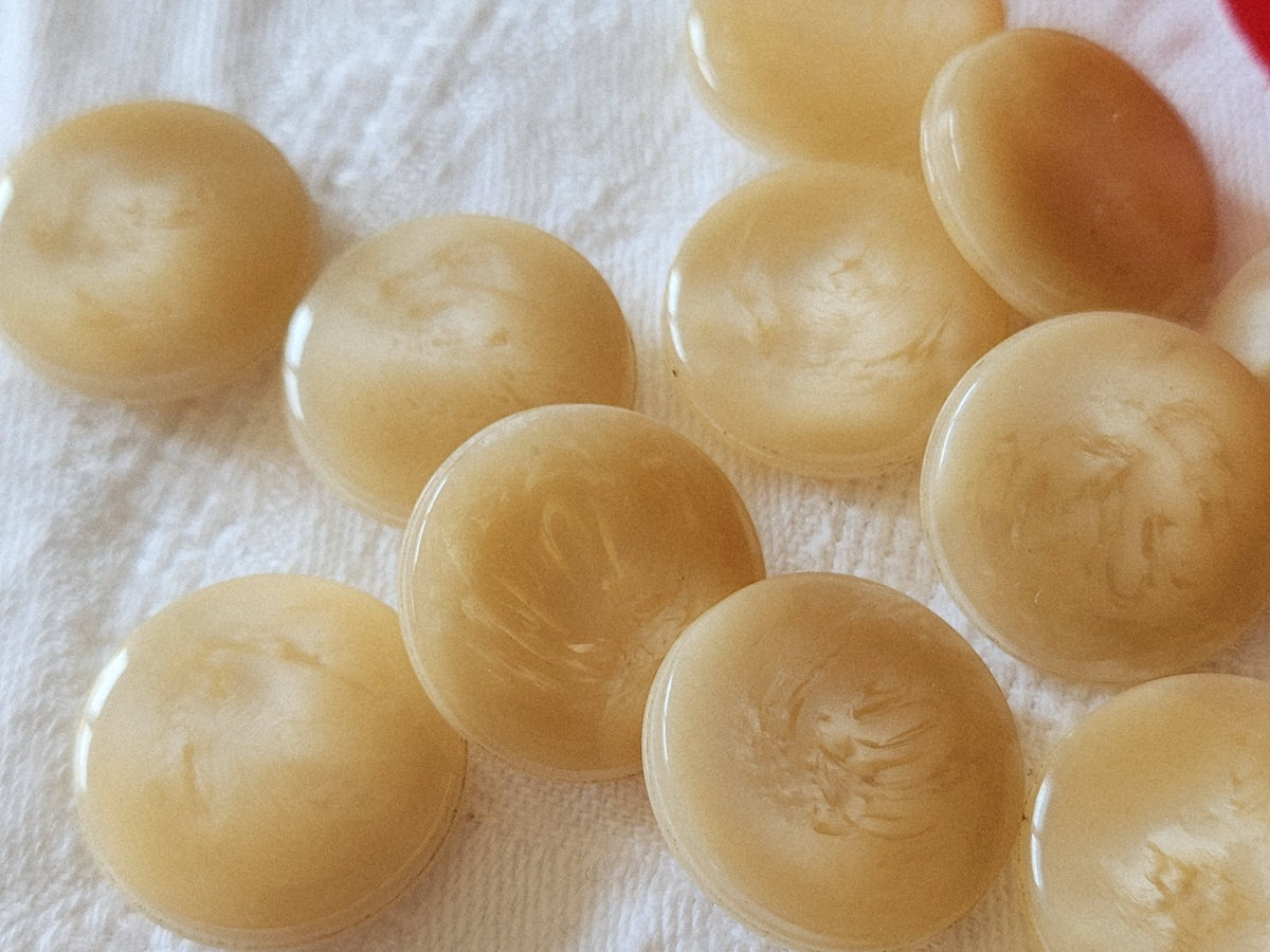 lot 6 boutons vintage camaïeu beige à pied 2,2 cm ref 6058