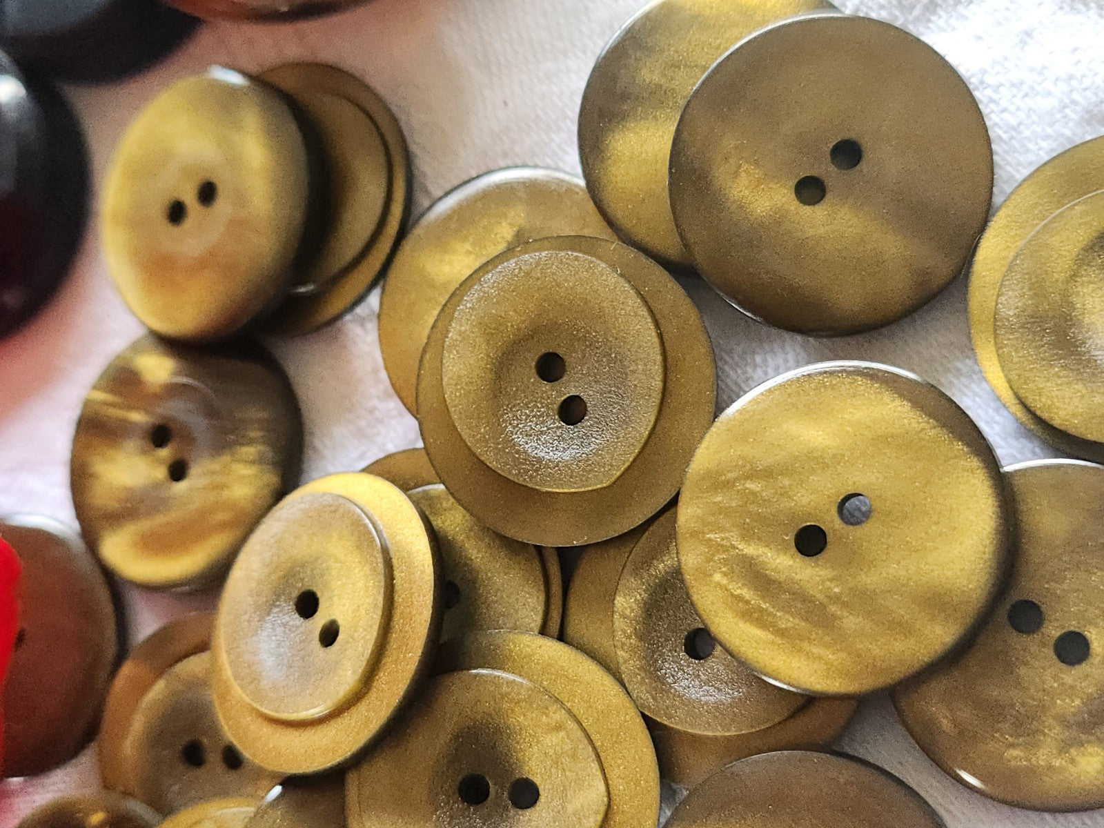 Lot 8 boutons vintagevert cuivré teinte à definir  2,2 cm trous ref 2498
