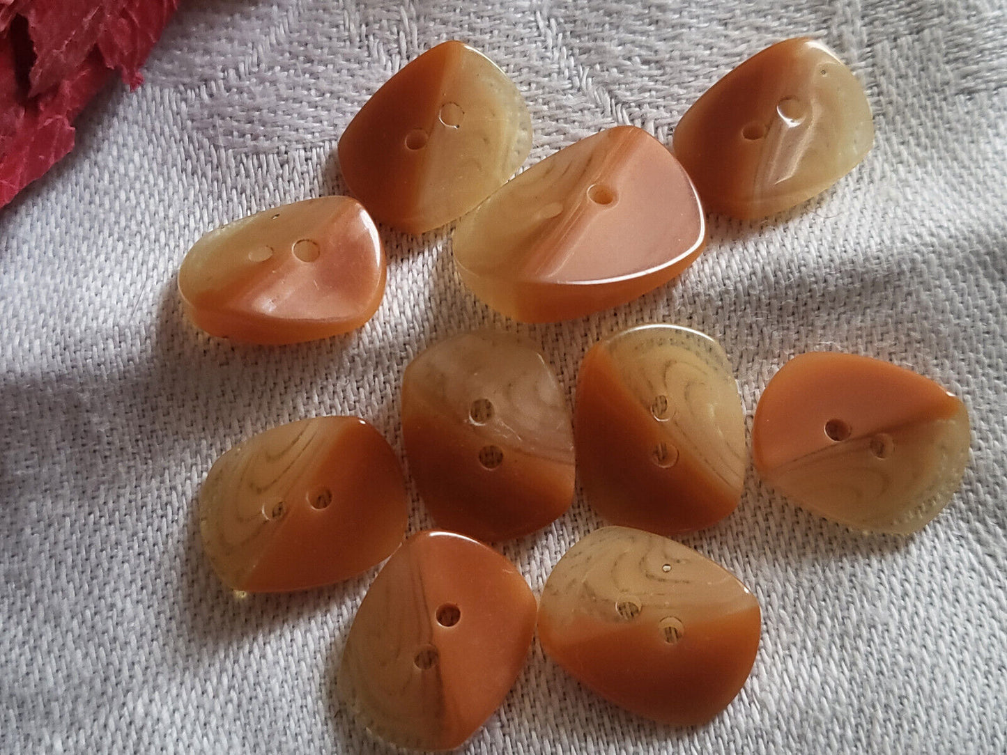 Lot 10 mini boutons vintage orange  1 cm sur 1,1 et  1,2 sur 1,5 cm ref 5700