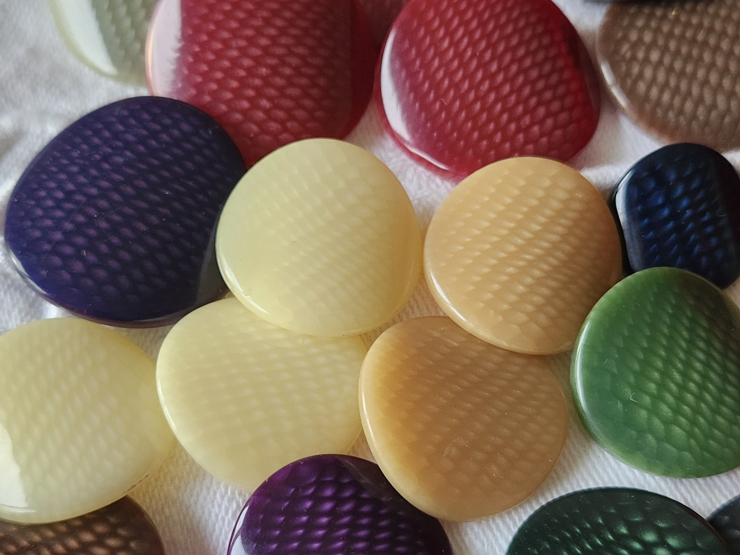Lot 34 boutons vintage panaché mm modéle pied 1,7 à 2,7 cm ref 3708