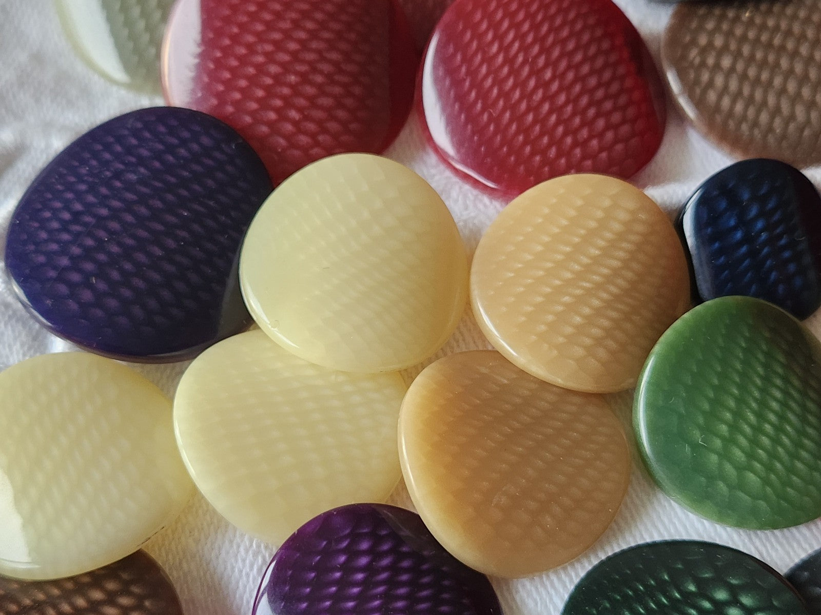 Lot 34 boutons vintage panaché mm modéle pied 1,7 à 2,7 cm ref 3708