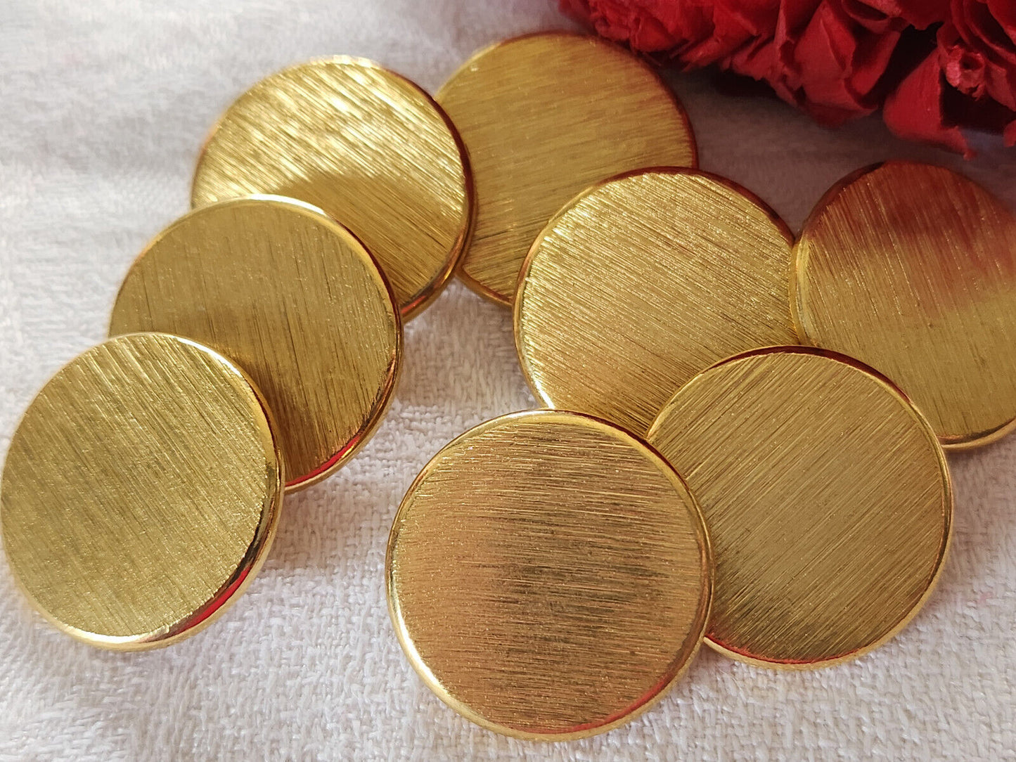 Lot 6  boutons vintage en métal doré strié lourd 2,3 cm pied ref 2712