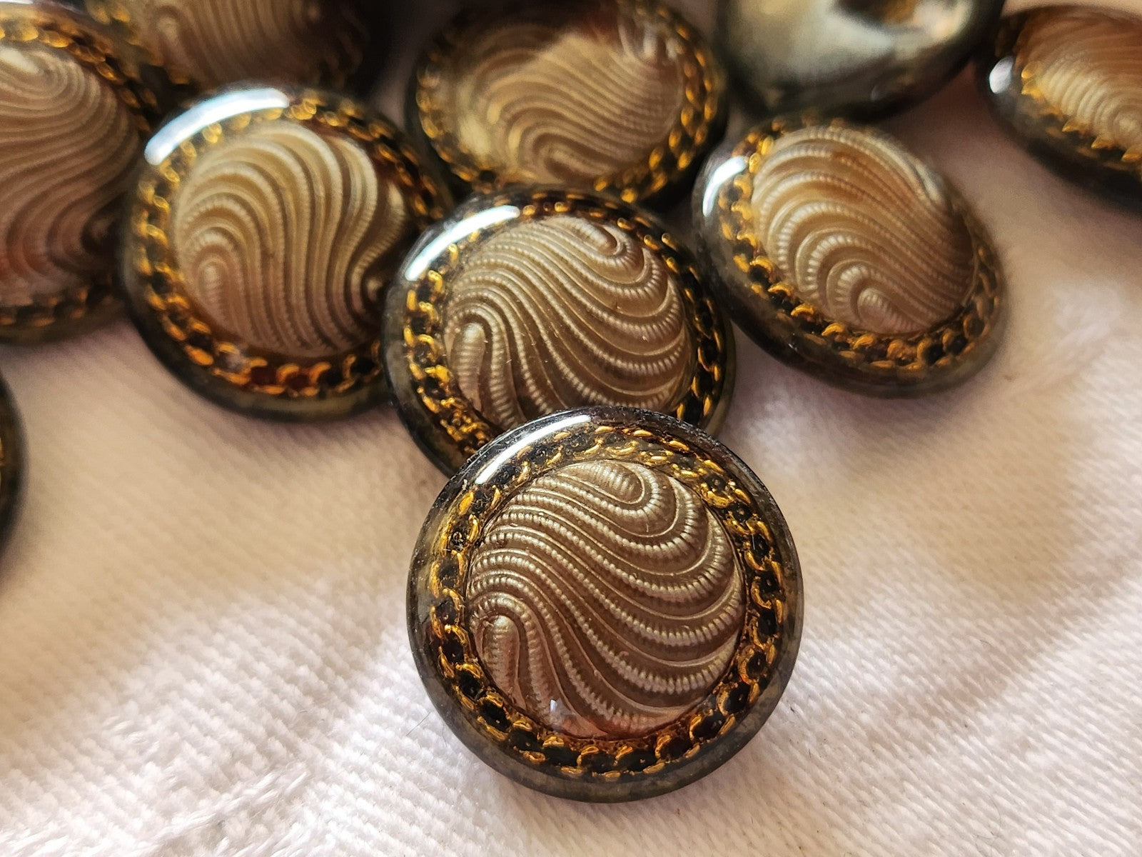 Lot 10 boutons vintage inclusion gris pied doré superbe 1,7 cm ref 2062