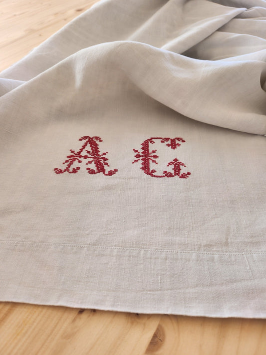 Ancien drap  monogramme AC  205 cm sur 280 cm B7