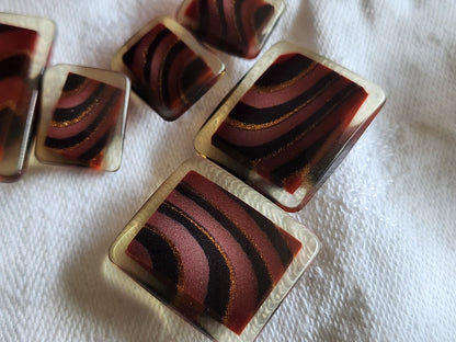 Lot 6 boutons vintage rouge  panaché 1,1  sur 1,3 à 2,2 sur 2,6 cm ref 1578