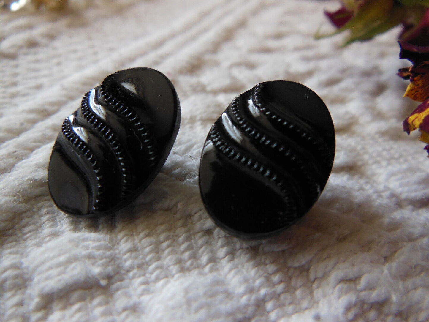 Duo boutons anciens en verre noir ovale pied 1,2 cm sur 1,8 cm  D15I