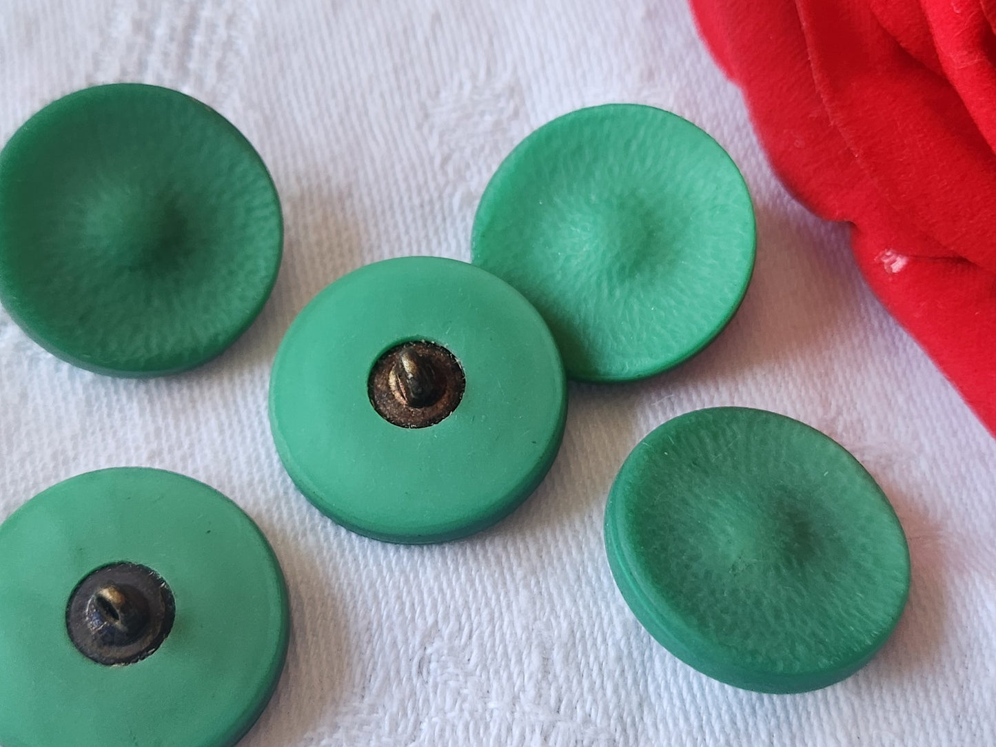 Lot 5 boutons vintage vert mat àpied métal 2,3 cm ref 482