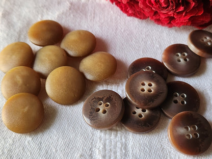 Lot 16 boutons vintage marron  2 series 1,7 cm ref 788