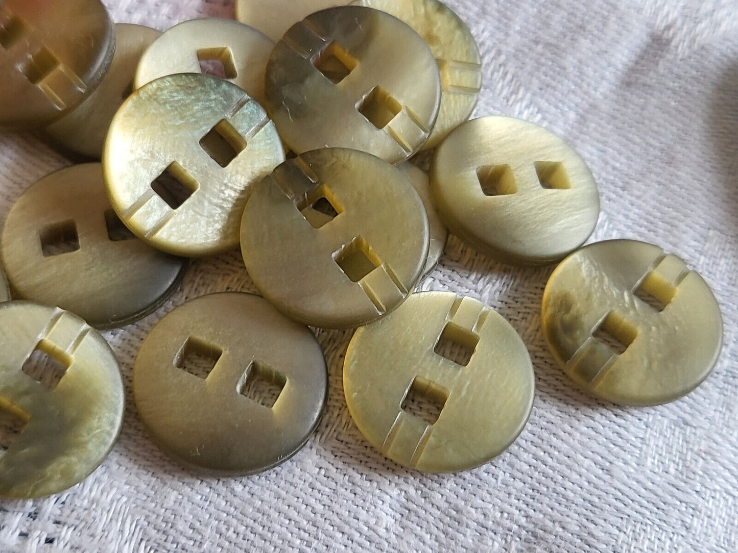 lot  20 boutons vintage vert nacré camaieu mimi  1,4 cm ref 3537