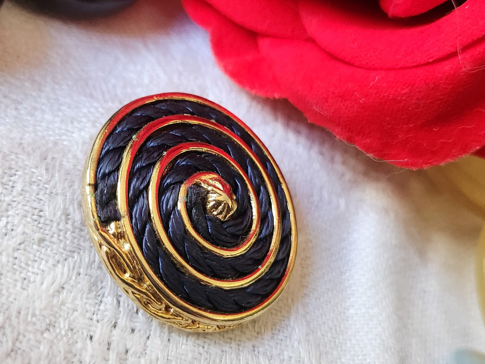 Bouton vintage en métal passementerie bleu 2,8 cm pied G19B