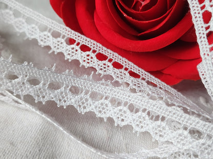 Dentelle vintage blanc blanche   coton 5 métres sur 1 cm A1