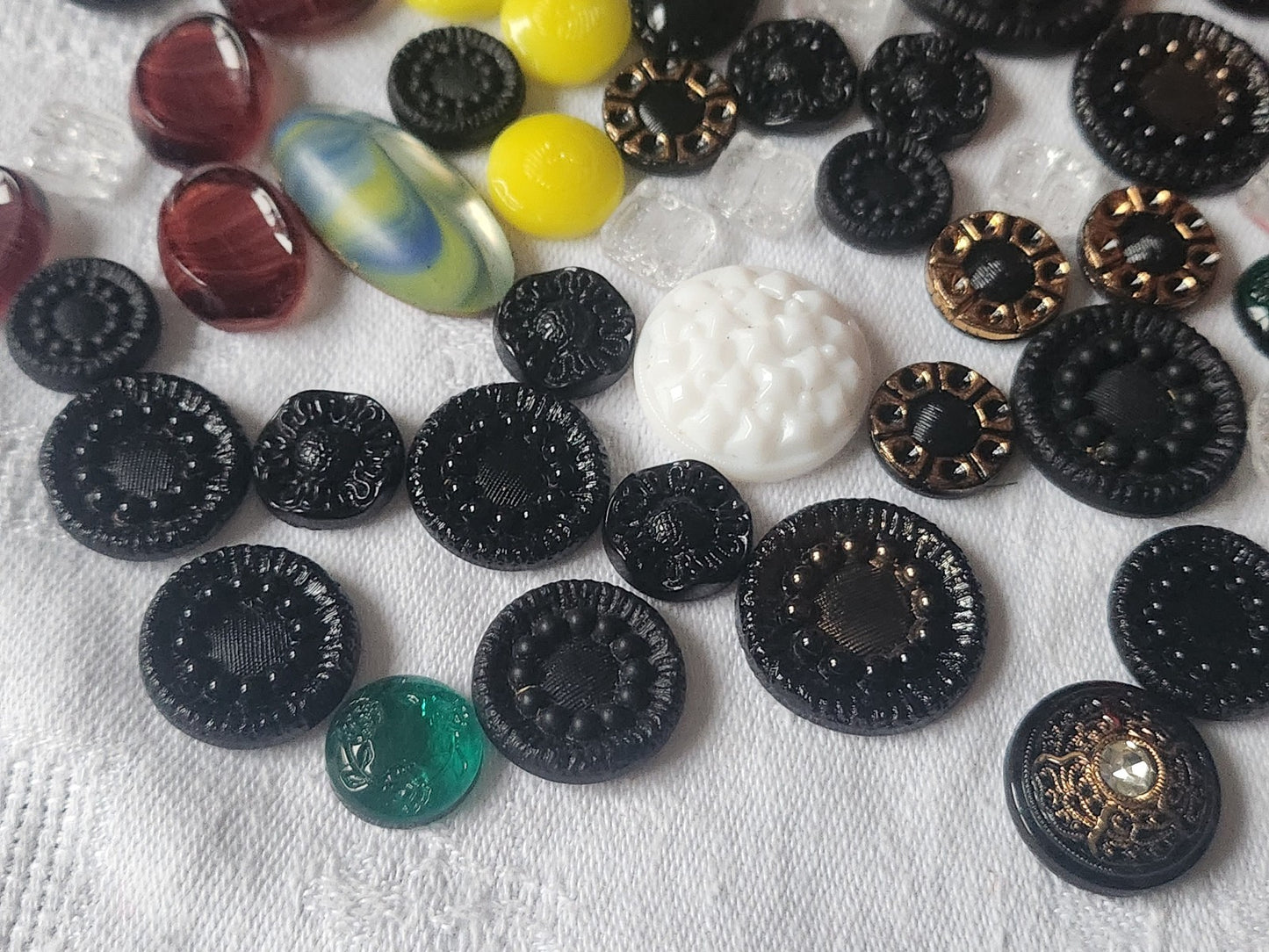 Lot 50 cabochons anciens en verre vintage panaché N°2   T2