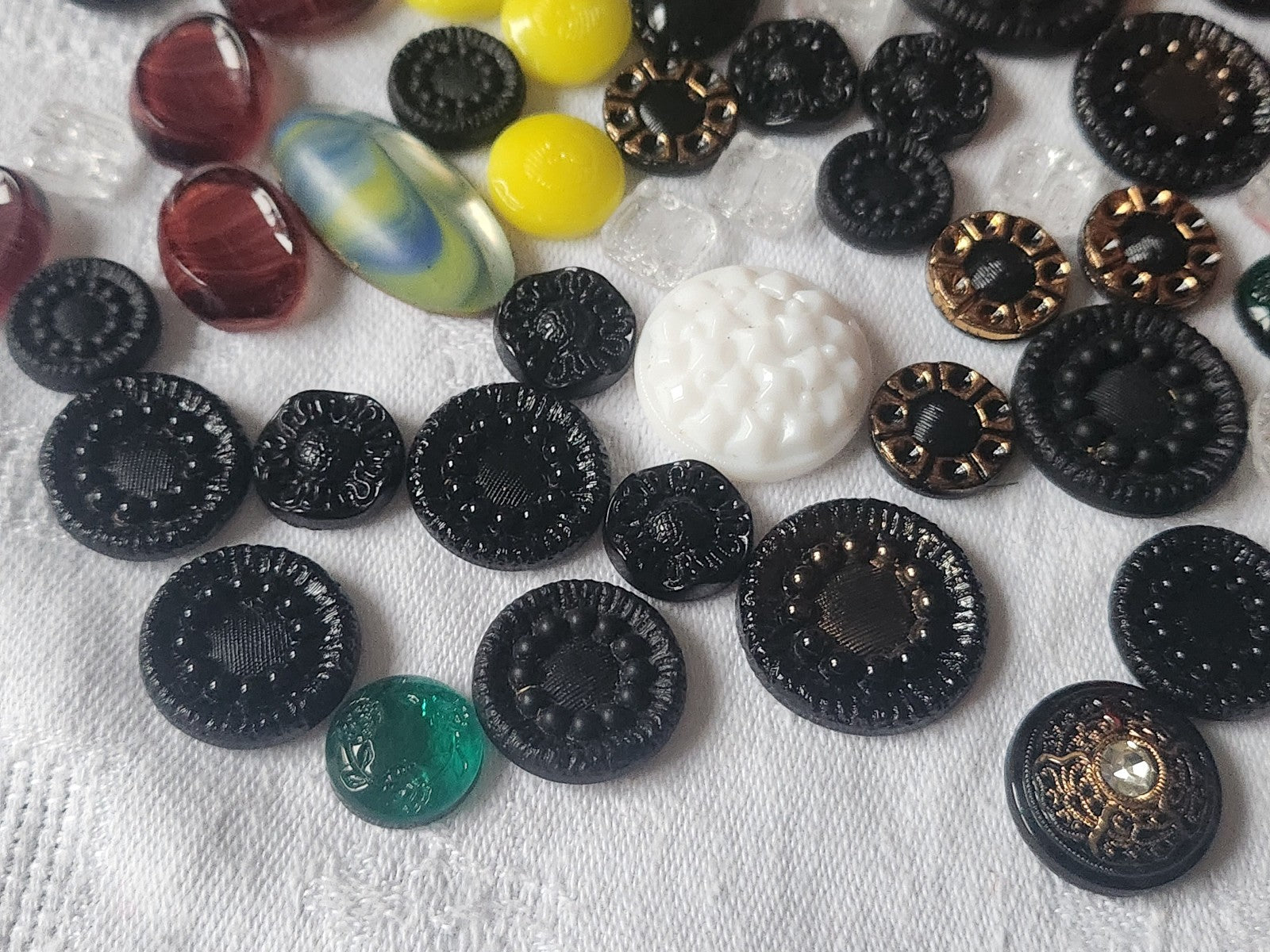 Lot 50 cabochons anciens en verre vintage panaché N°2   T2