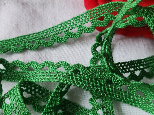 Dentelle vintage rouge vert coton 3 métres sur 1,2 cm A3