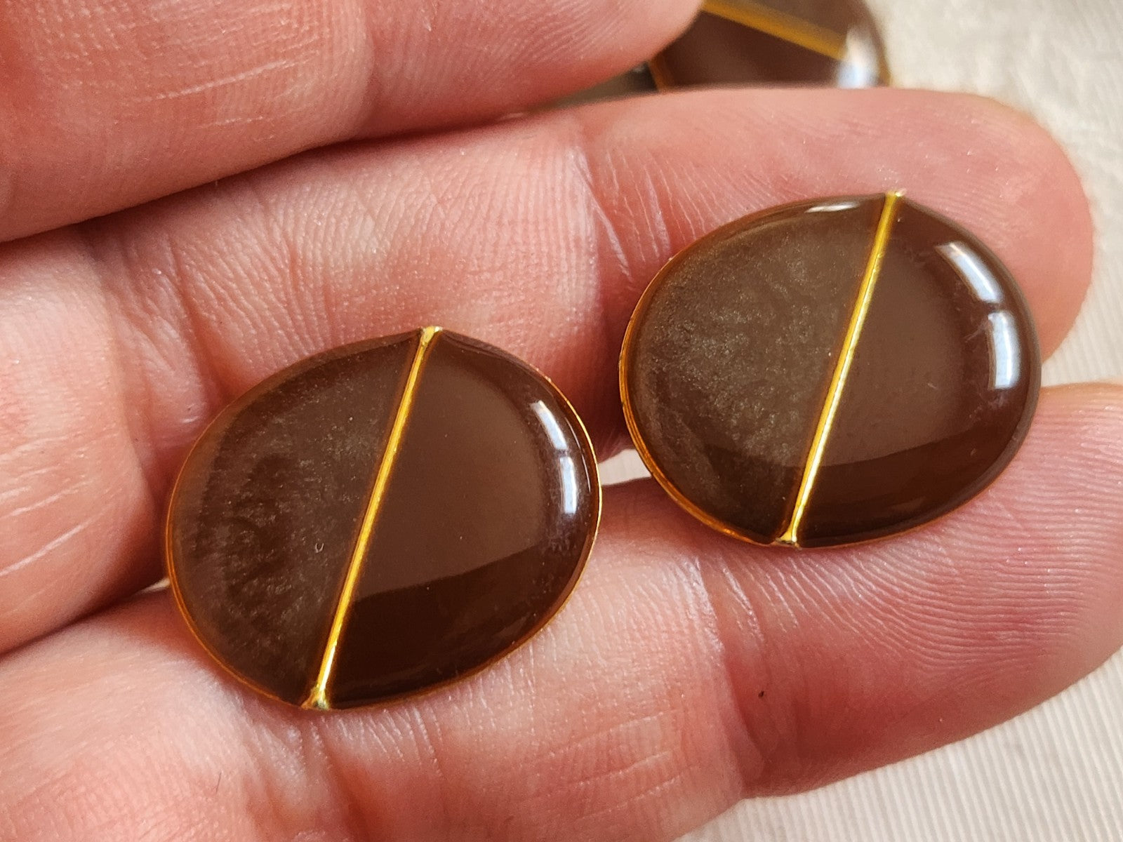 Lot 6 boutons vintage en métal marron 2 tons ovale pied 1,7 sur 2 cm ref 6372