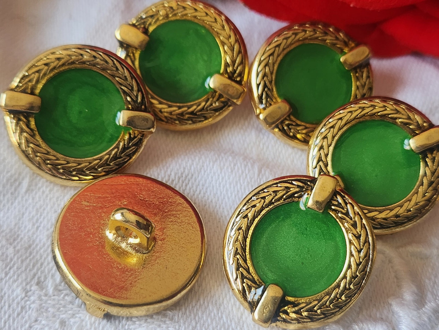 Lot 6 boutons vintage en métal doré coeur vert satiné  2,3 cm ref 1310