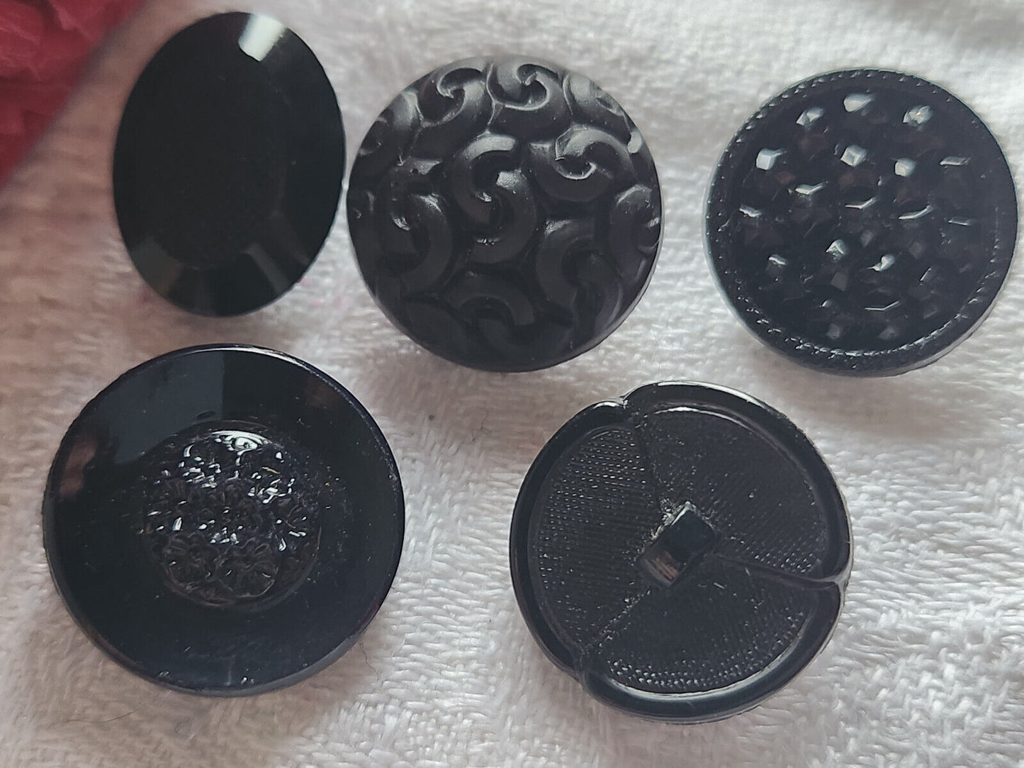 Lot 5 boutons anciens en verre noir panaché  1,7 cm ref 3459