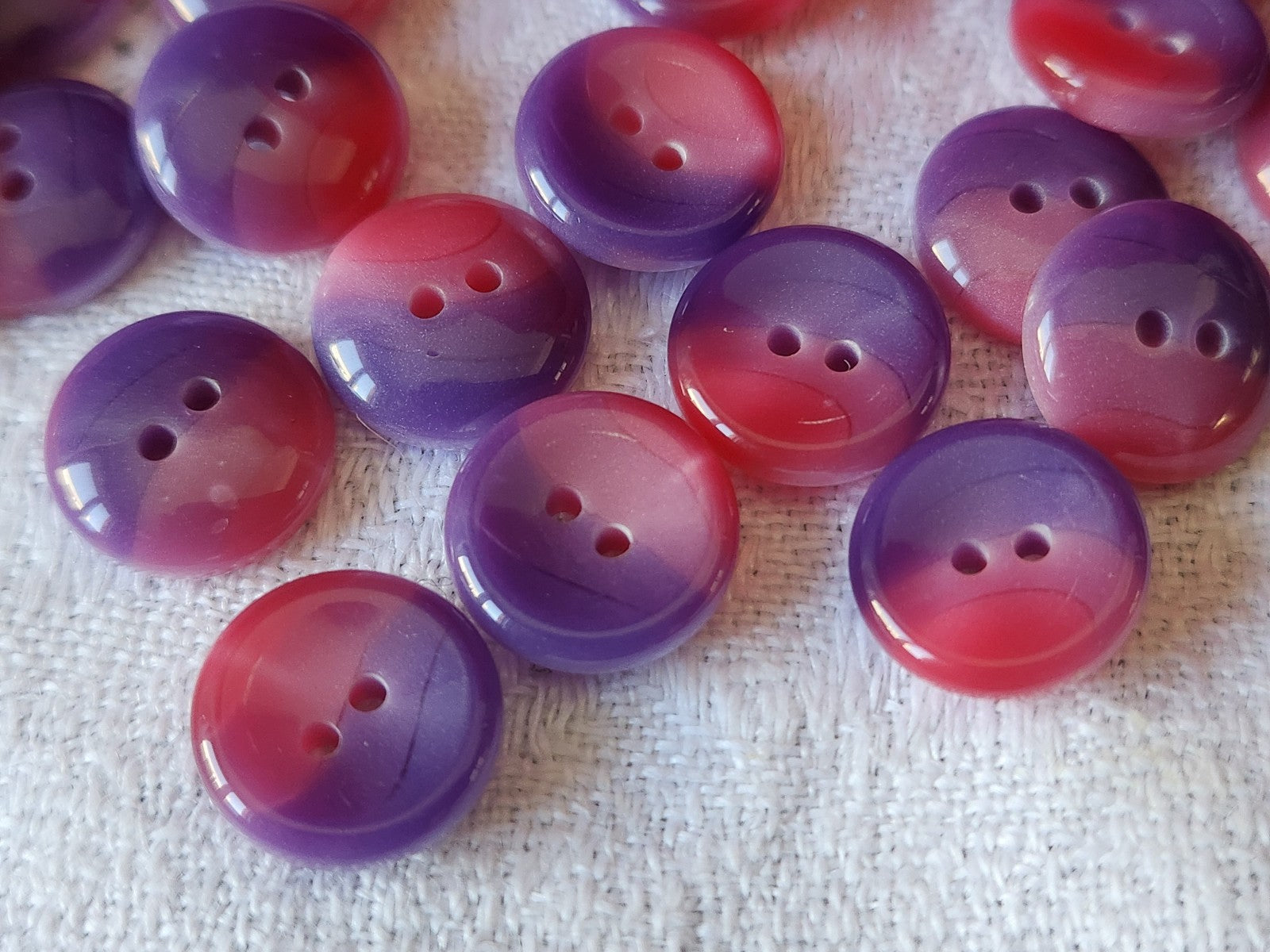 Lot 16 boutons vintage rose violet mini trous 1,1 cm ref 6109