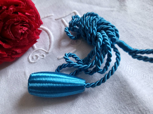 Petite embrase ancienne bleue lumineuse création couture T2-16