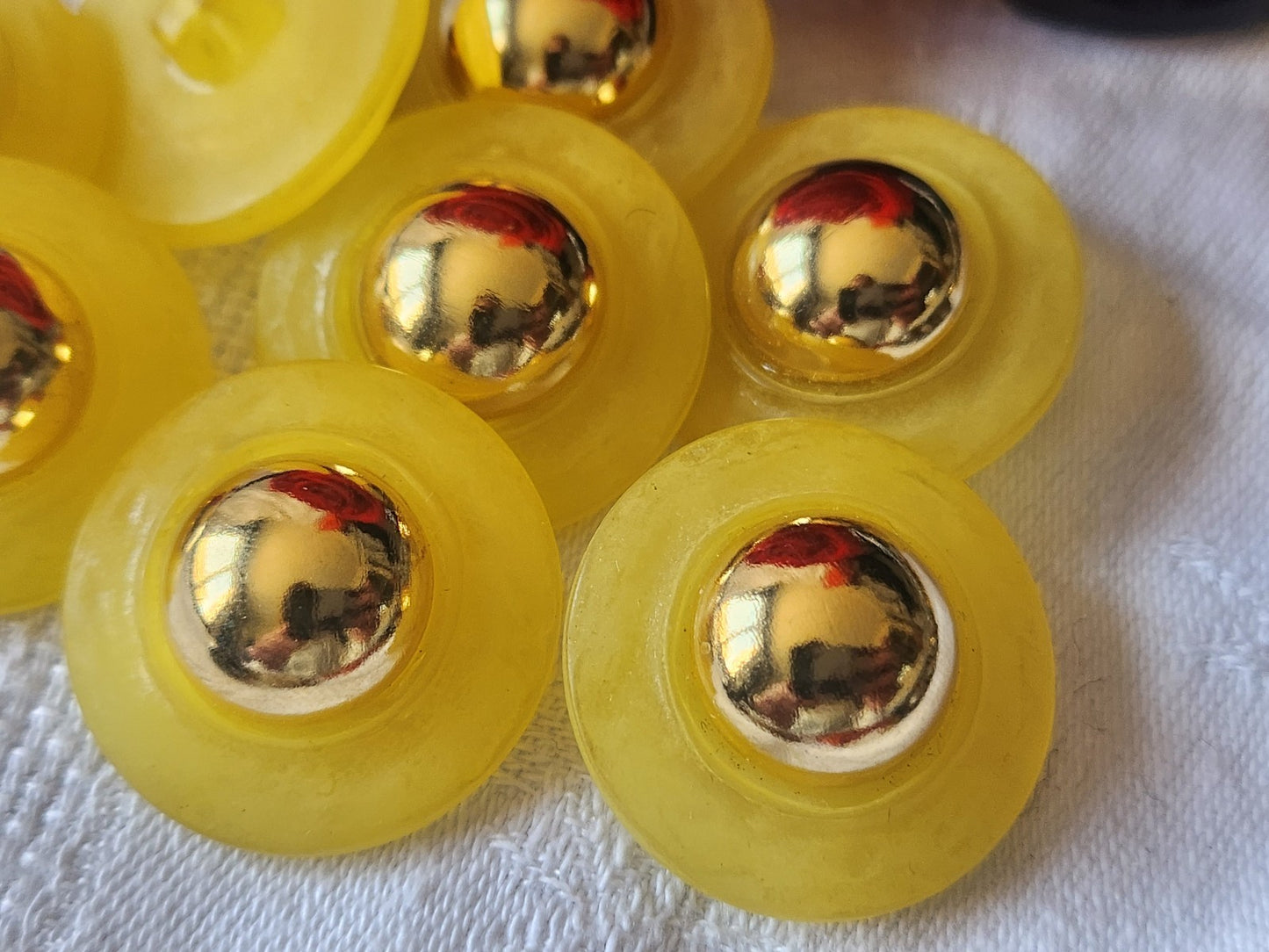 Lot 8 gros boutons vintage jaune doré kitch pied 2,8 cm ref 1374
