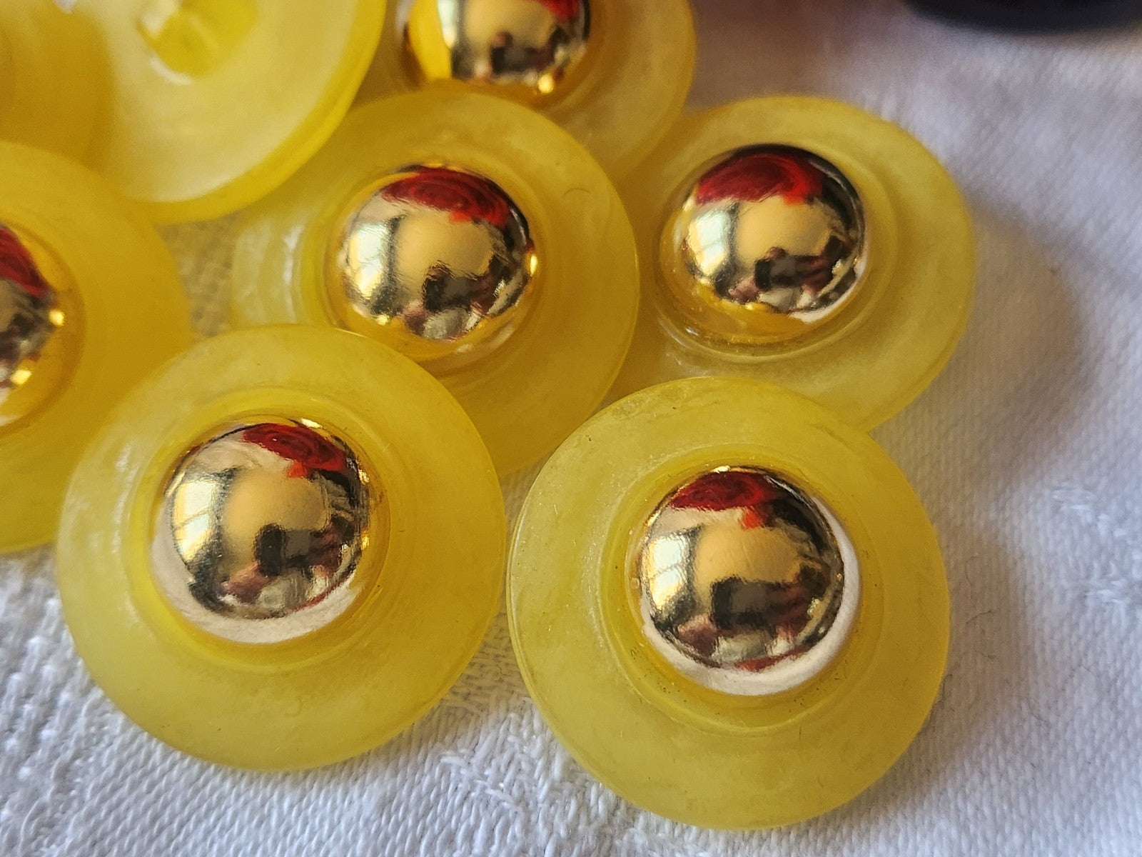 Lot 8 gros boutons vintage jaune doré kitch pied 2,8 cm ref 1374