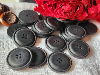 lot 20 boutons vintage noir mat trous bombé 2,2 cm ref 3319