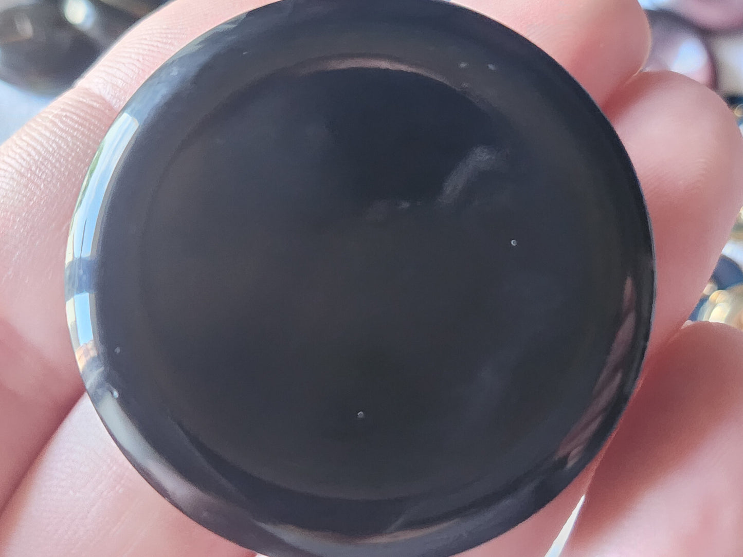 Enorme bouton vintage noir hyper lumineux 4,4 cm pied ref 2508