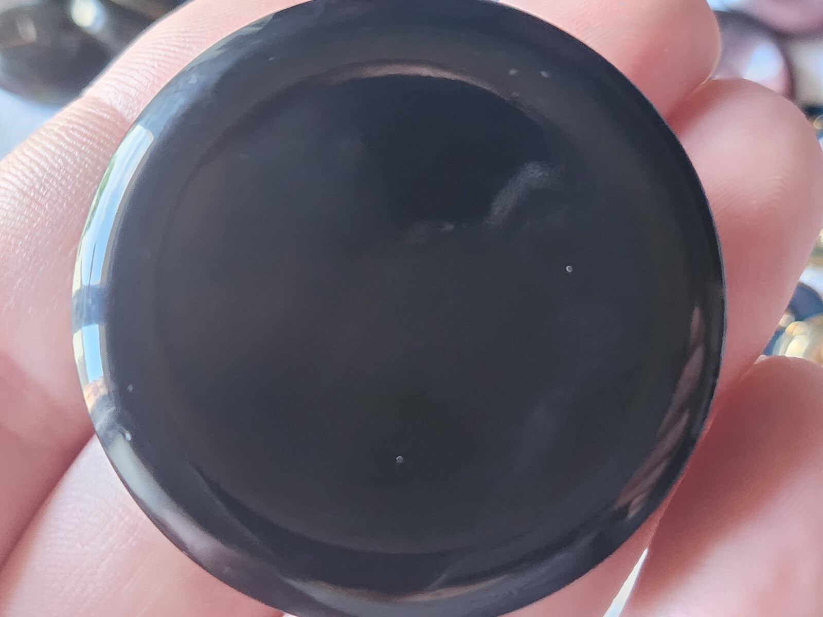 Enorme bouton vintage noir hyper lumineux 4,4 cm pied ref 2508