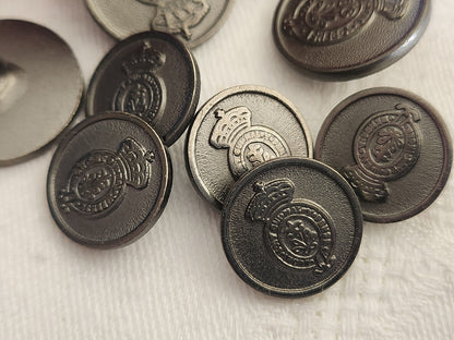 Lot 10 boutons vintage en métal argenté chevalier blason 1,5 et 2 cm ref 287