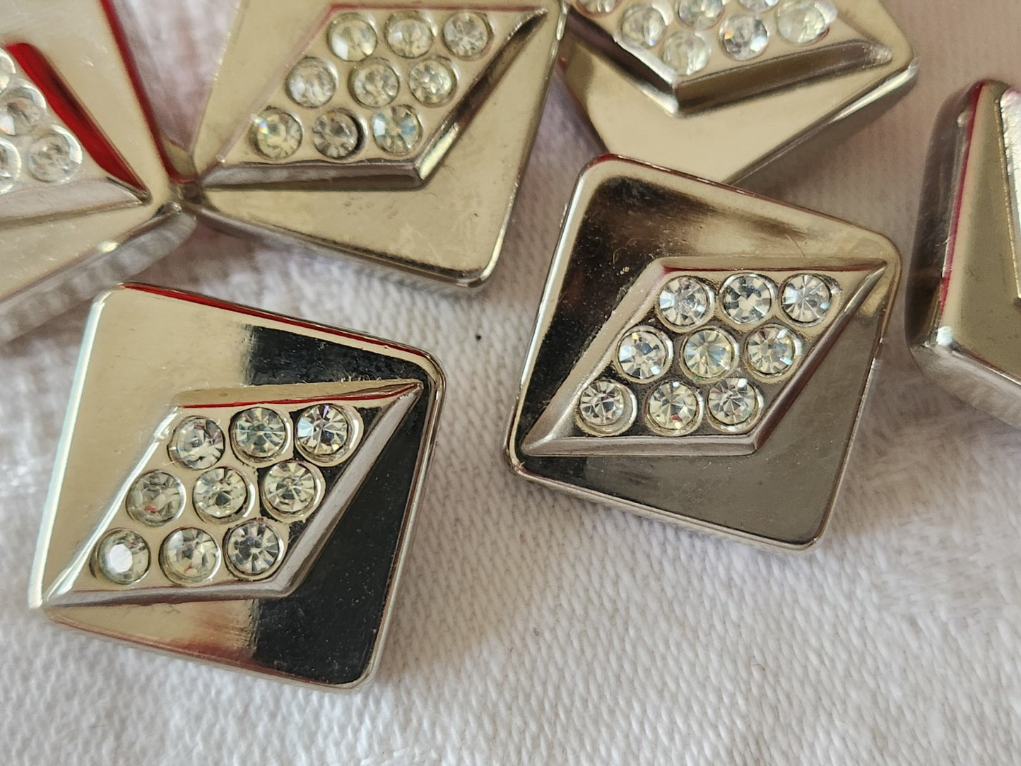 Lot 6 boutons  acrylique et strass en verre pied carré 1,6 cm  ref 6008