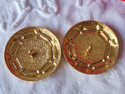 Duo gros boutons vintage en métal jaune trés leger 2,9 cm ref 3909